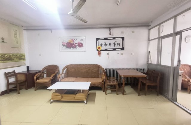 老文轩 八中 瑞祥小区 多层三楼 三室两厅 停车非常方便