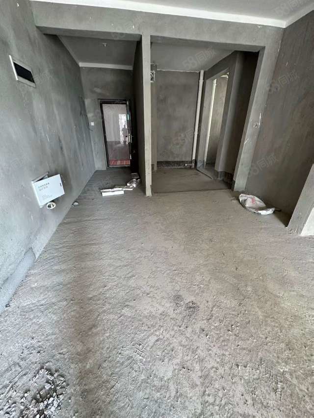 德和领秀广场3室2厅2卫110㎡西85万