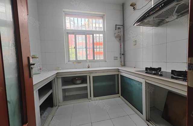 2楼 免大税 有证可贷款  方便看房