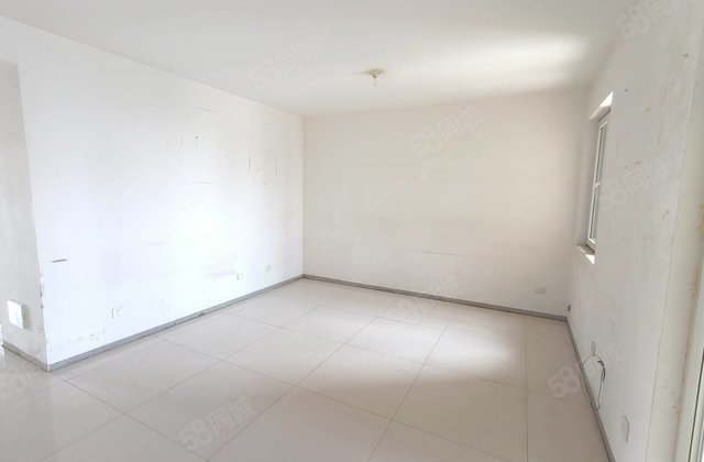 水晶丽城三室两卫，商品房，适合刚需小俩口，一家人，带储藏室