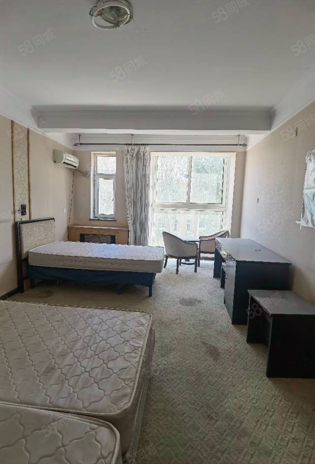 快樂假日1室0廳1衛(wèi)42㎡南30萬