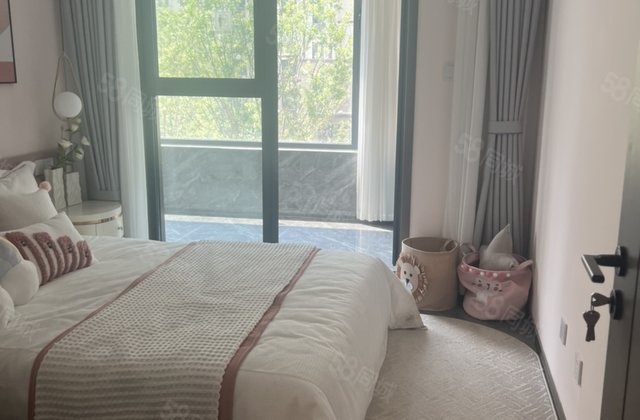 阿卡电大东邻新房现房三室两厅七千多一平电梯房