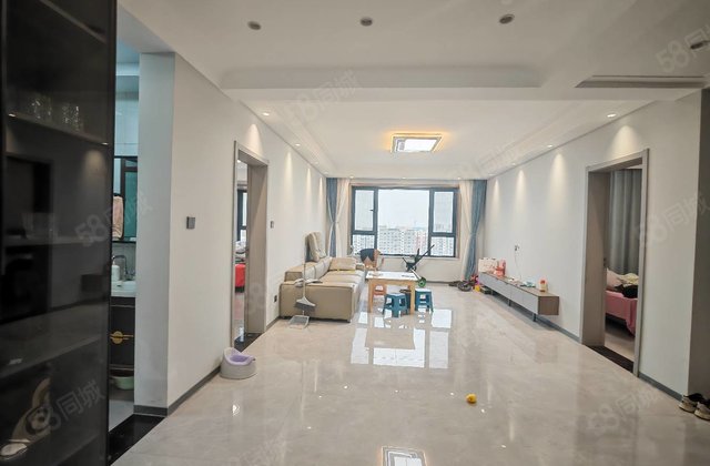 中央华府 1梯1户 东边户 精装三叶草户型 免大税 东昌中学