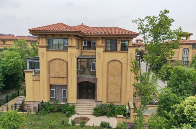 恒海国际400平方米大花园双拼别墅,送全明地下室