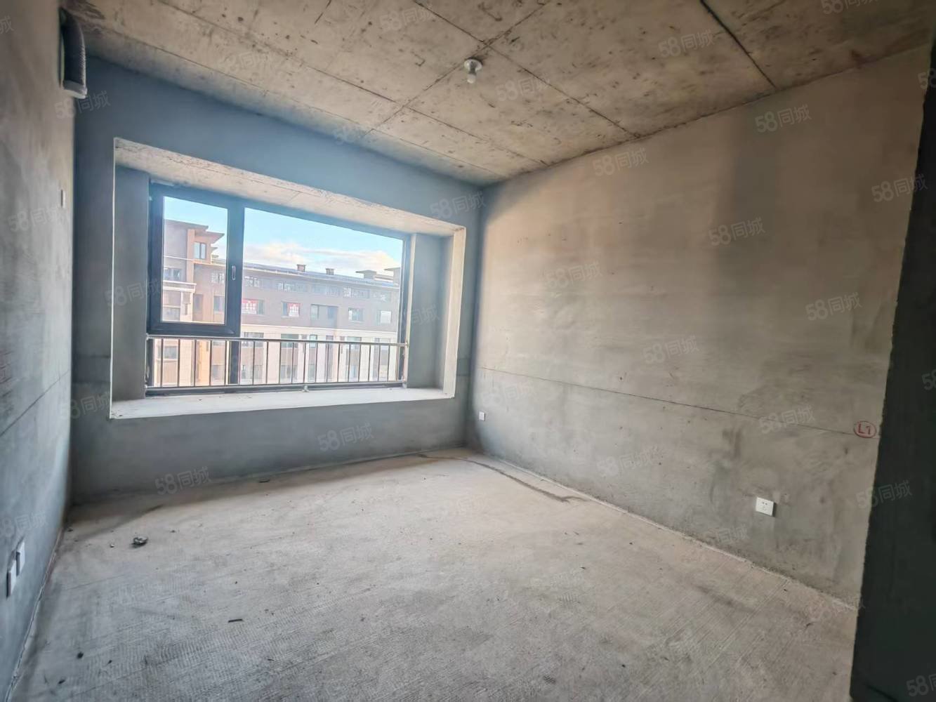 华韵锦园3室2厅2卫152㎡南北115万