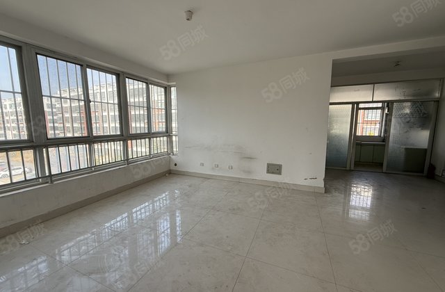 裕昌水岸新城 小区新 好楼层 三室两厅 边户带大飘窗地上车库