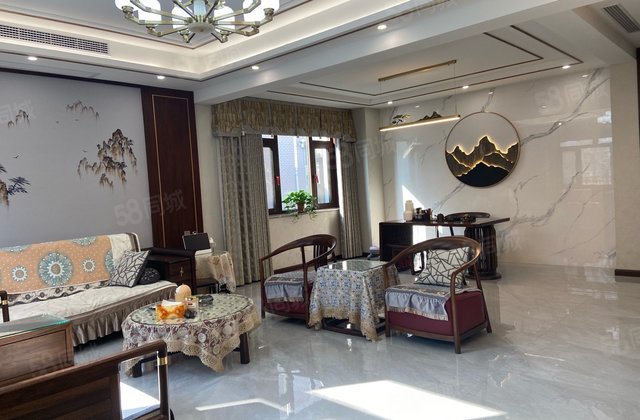 万泰豪景,豪华装修,交通便利,南北通透!