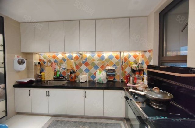 民生一号院  三叶草的户型  免大税 有车位地下室 可按揭