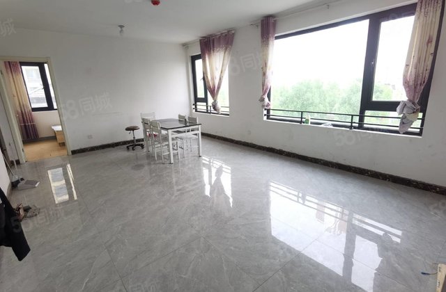 百合新城 东边户 单价8000 总高18层 免大税 送储藏室