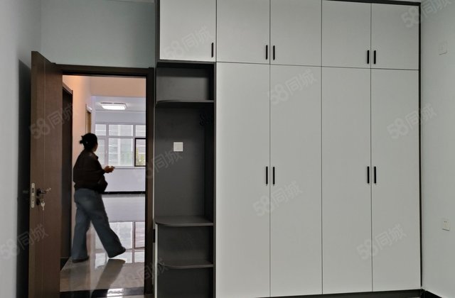 孟达国际新城A3区，次新房，送车储