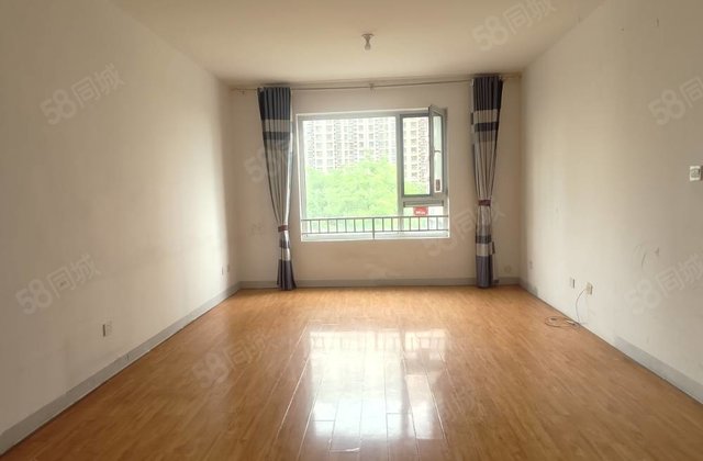 徒骇河西邻，带车位储中低楼层！单价8000多，三室两卫东苑旁