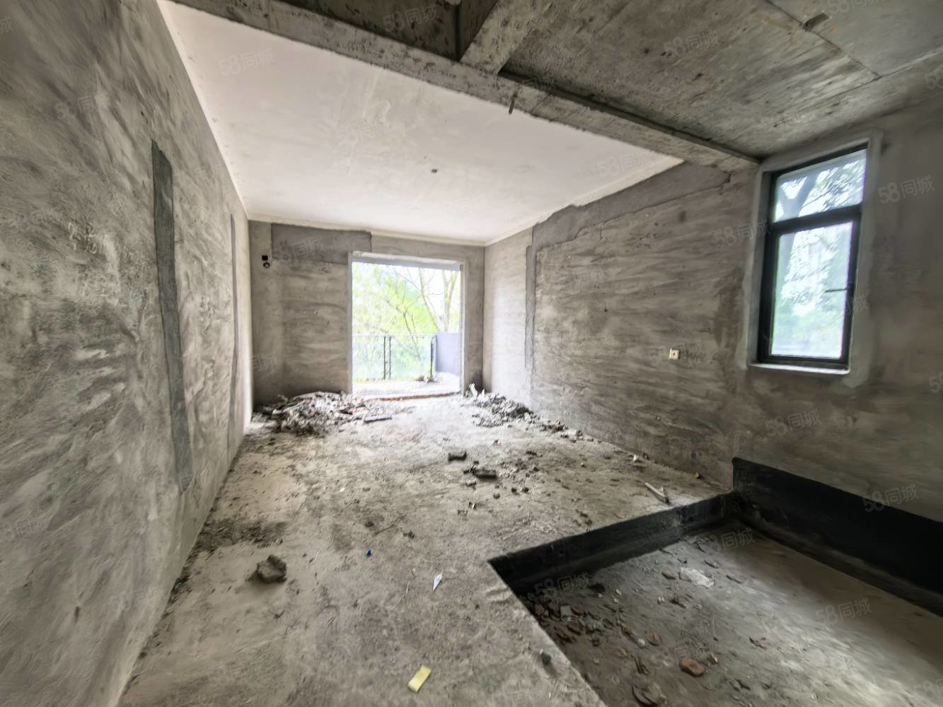 港中旅公元7室3厅2卫300㎡南北175万