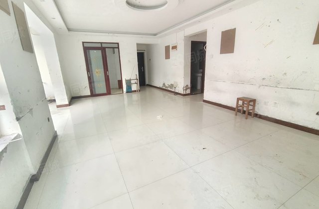 新东方龙湾 三室电梯房