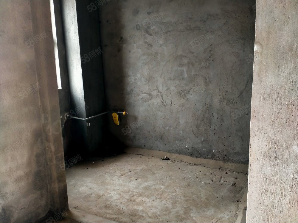 滨江明珠3室2厅2卫128.5㎡南66.7万