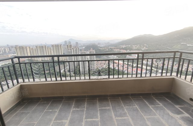 恒大御龙天峰3室2厅127.73㎡118.8万二手房图片