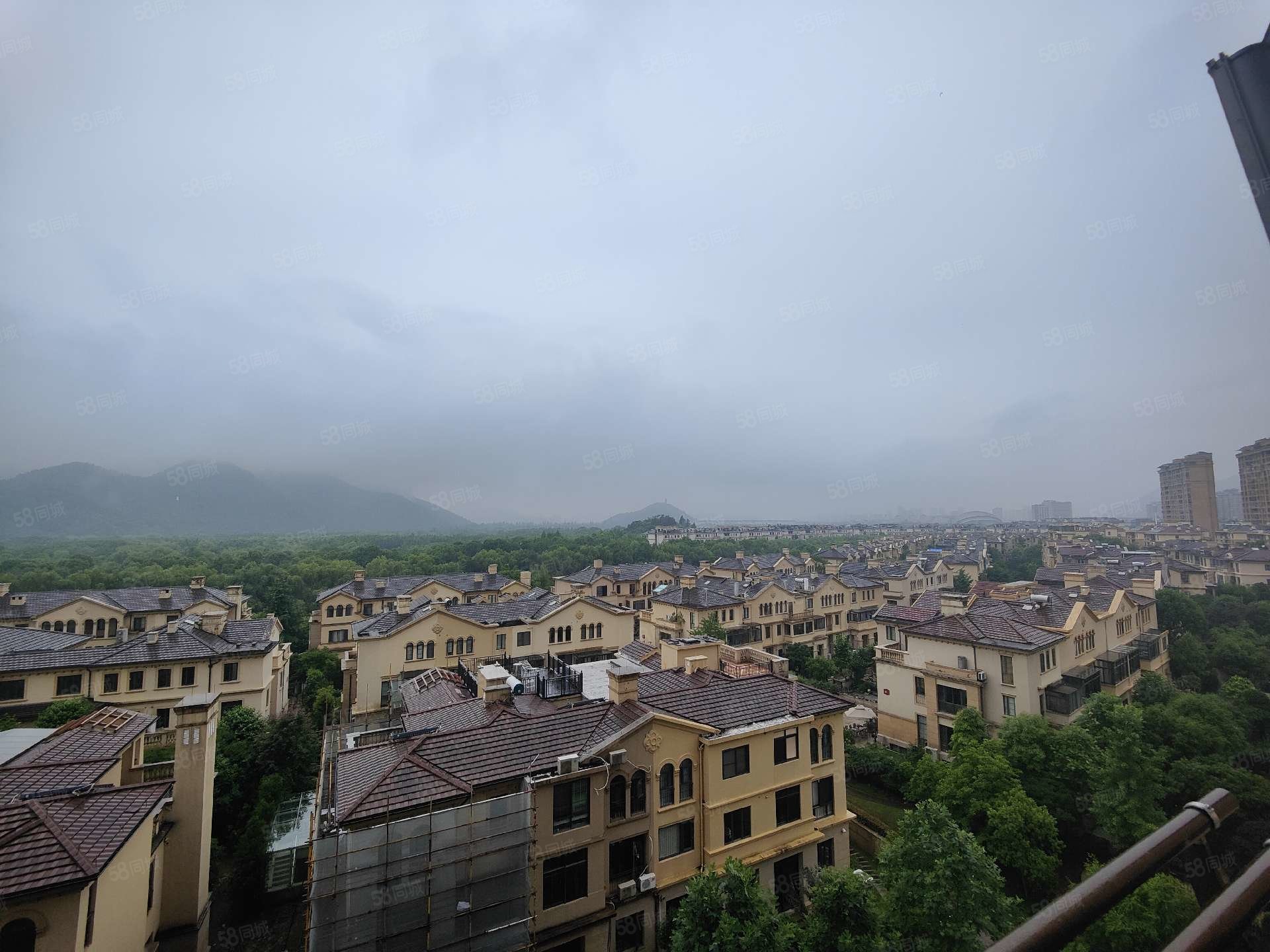 湖景国际2室2厅1卫81.64㎡南北189.8万