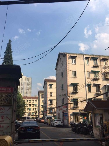         鞍山三村住宅小区