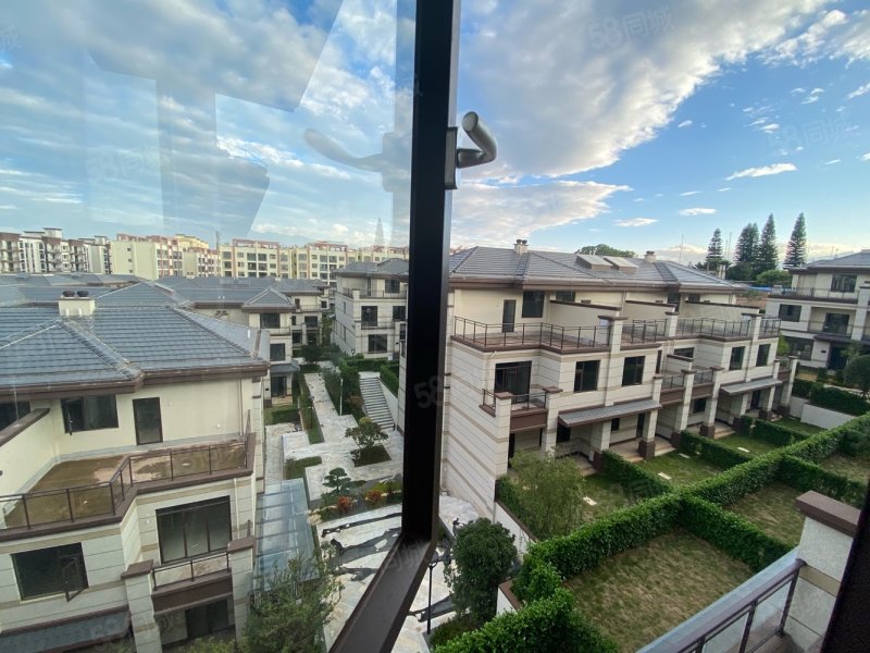 山海居4室2厅4卫259㎡南北139.9万