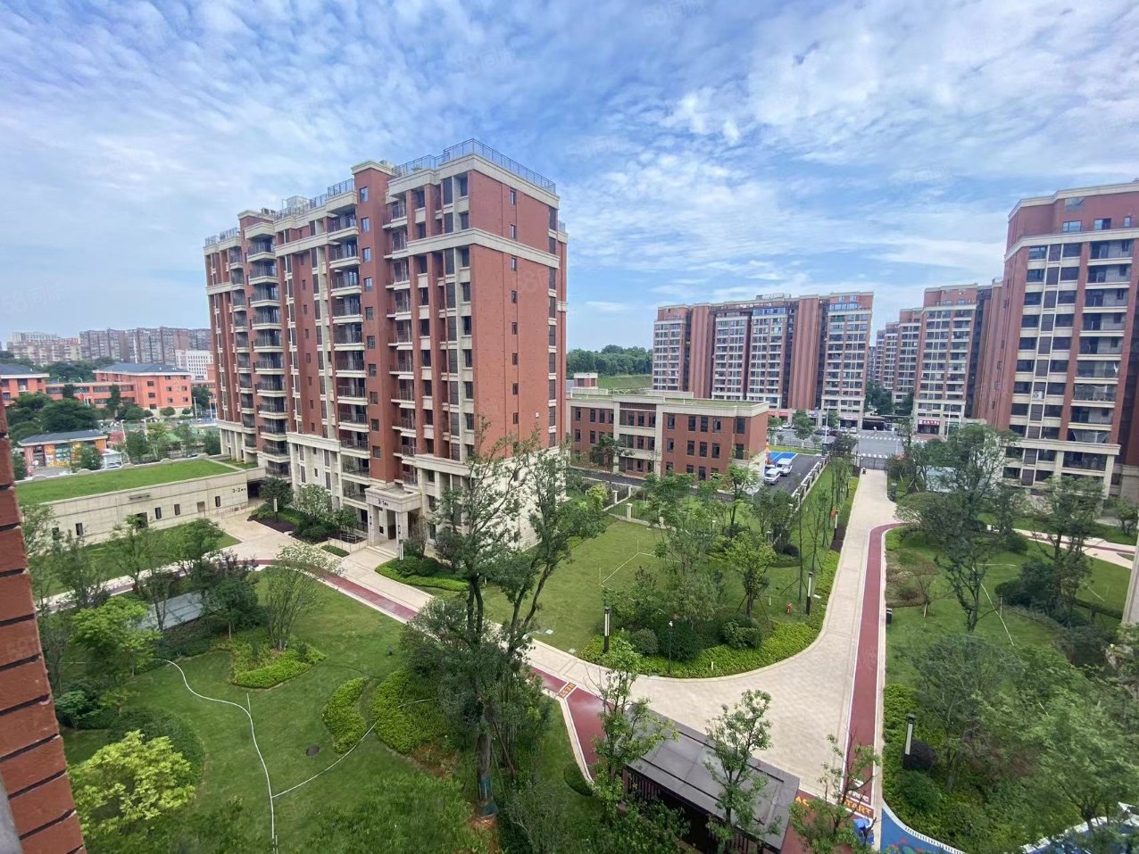 鑫远翡丽郡4室2厅2卫131.43㎡南北170万