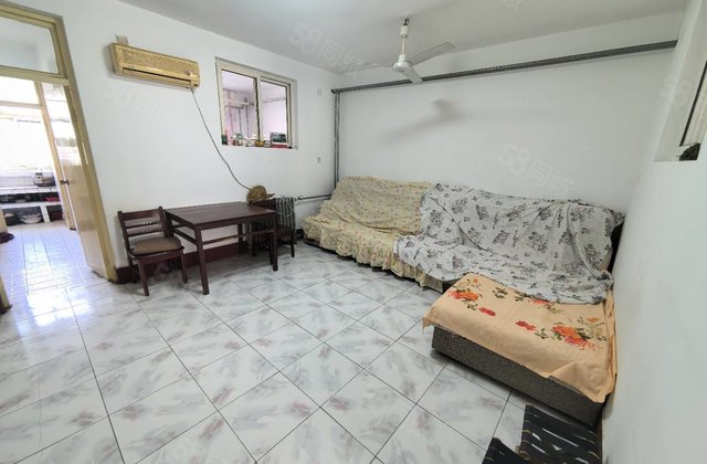 兴华路  东昌中学旁边 益民胡同联通公司家属院 步梯好楼层