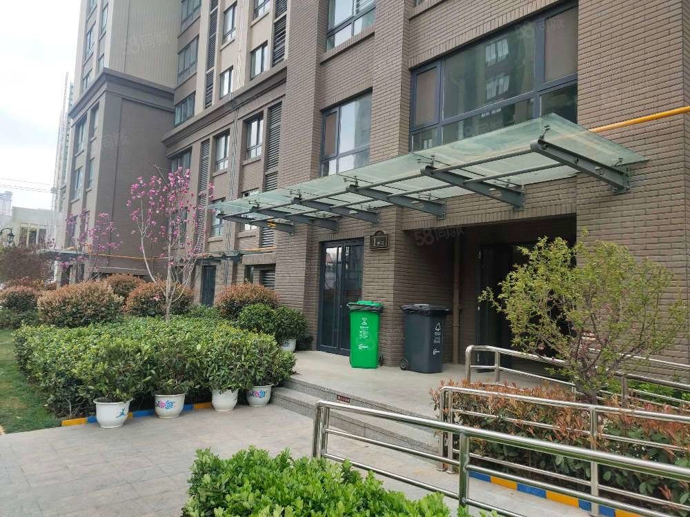 宇信凯旋门3室2厅2卫144㎡南北131万