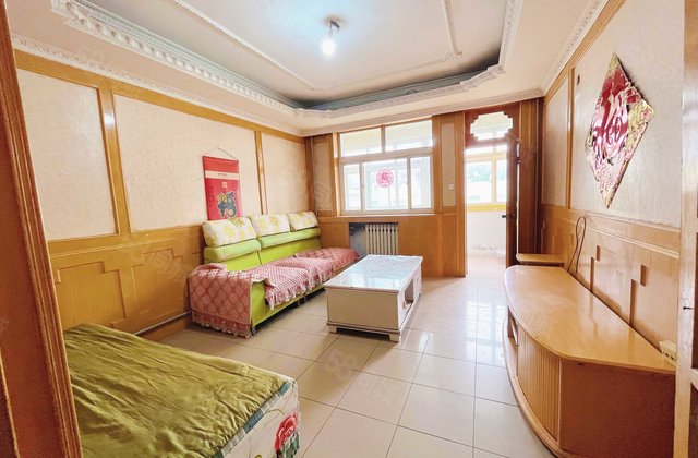 建科西苑朝南中间楼层 周边商圈和医疗配套成熟 交通便利送面积