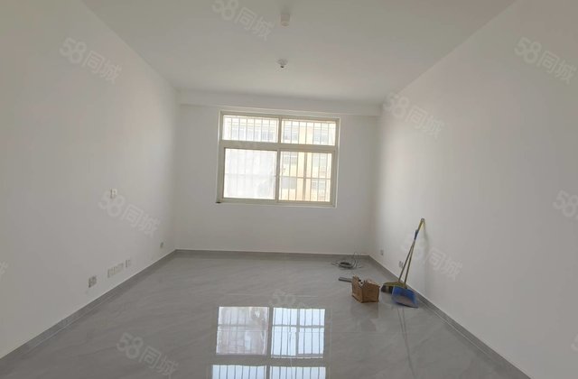 金鼎大楼，精装三室朝阳，停车方便，双阳台，有钥匙带地下室