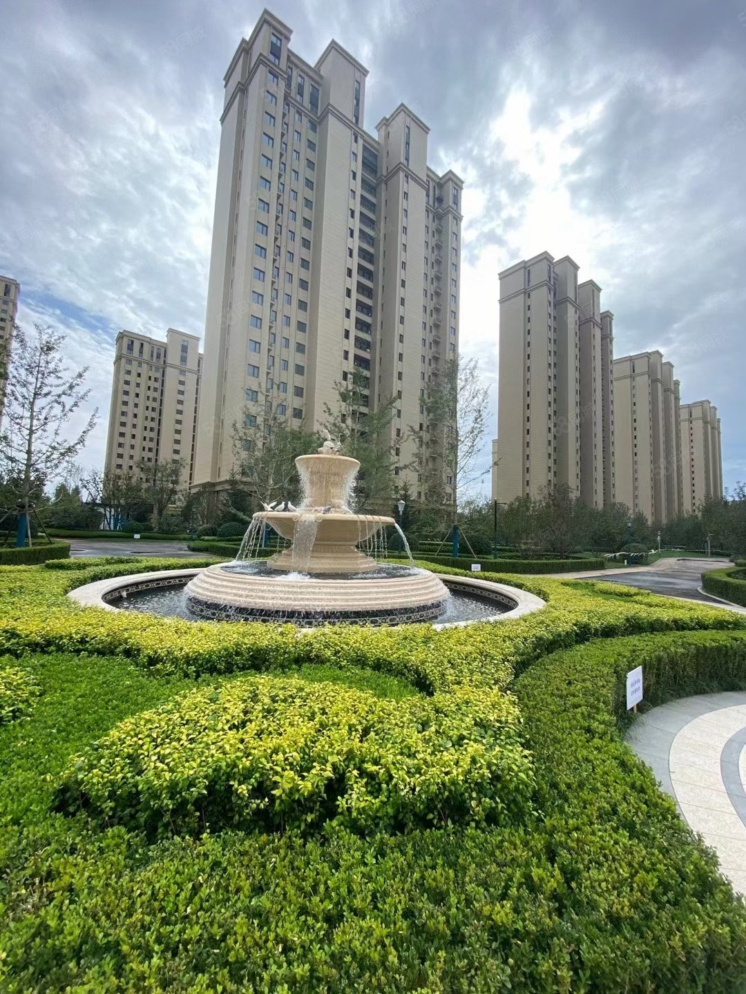 剑桥郡三期简装通透大三居 赠送18平卧室全天采光 随时可看房