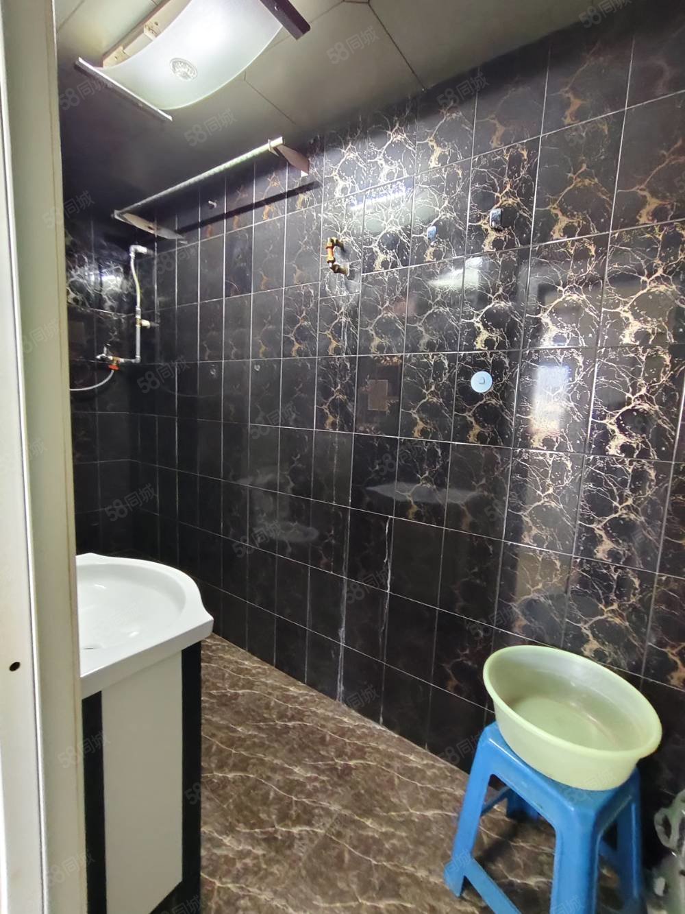 县土产综合楼1室1厅1卫52㎡南9万