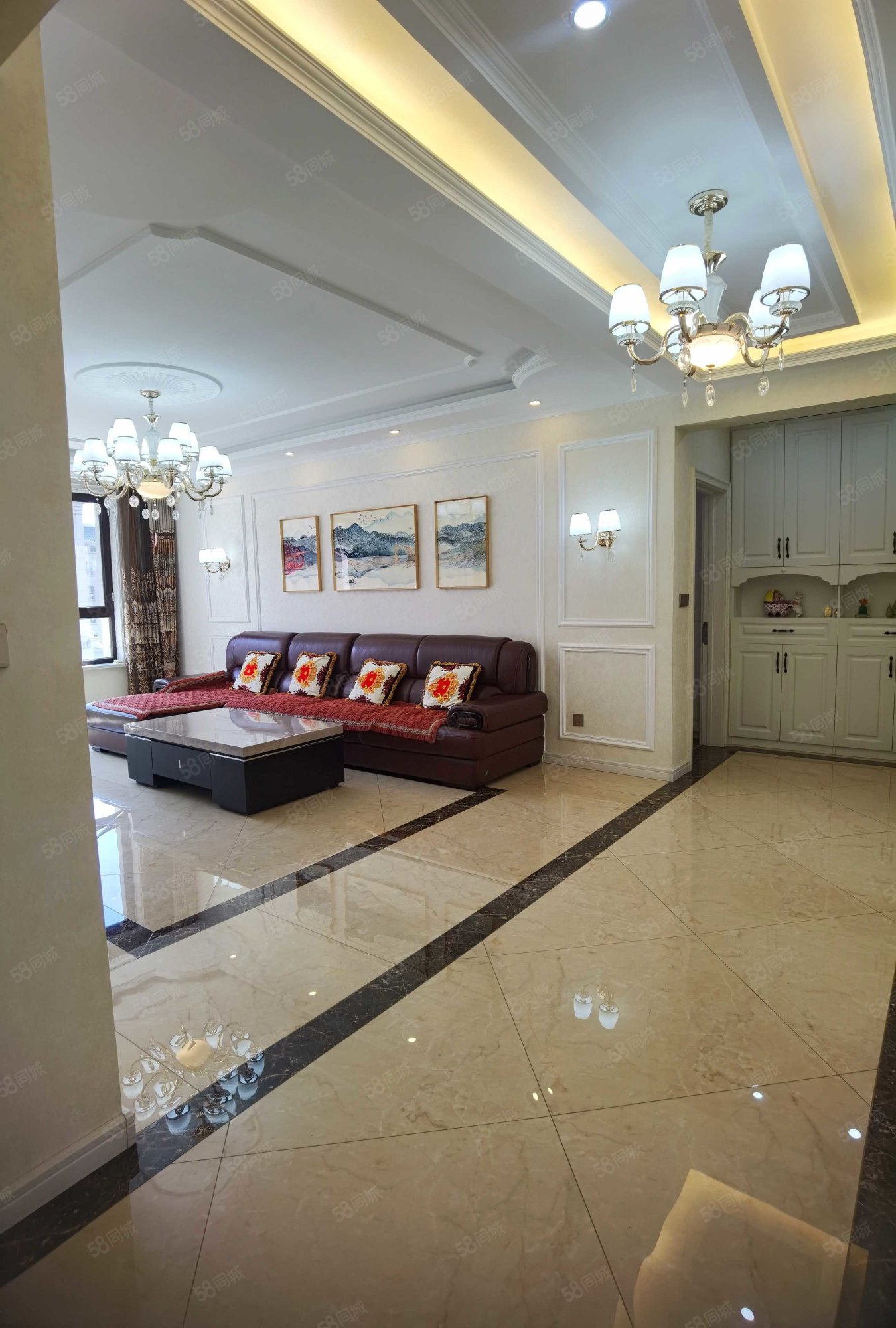 山语城3室2厅2卫140㎡南115万