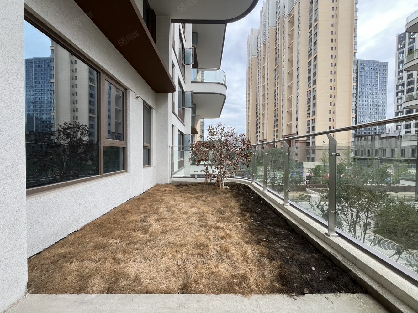 国瑞麓林府4室2厅3卫145㎡南北125万