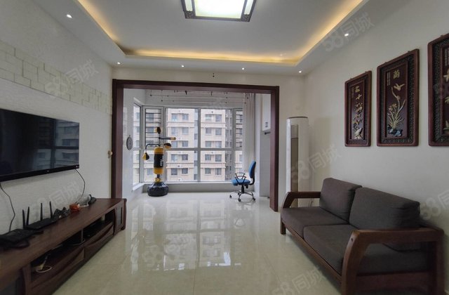 刚需小三居 近医院 南北通透 中间楼层采光好 有电梯