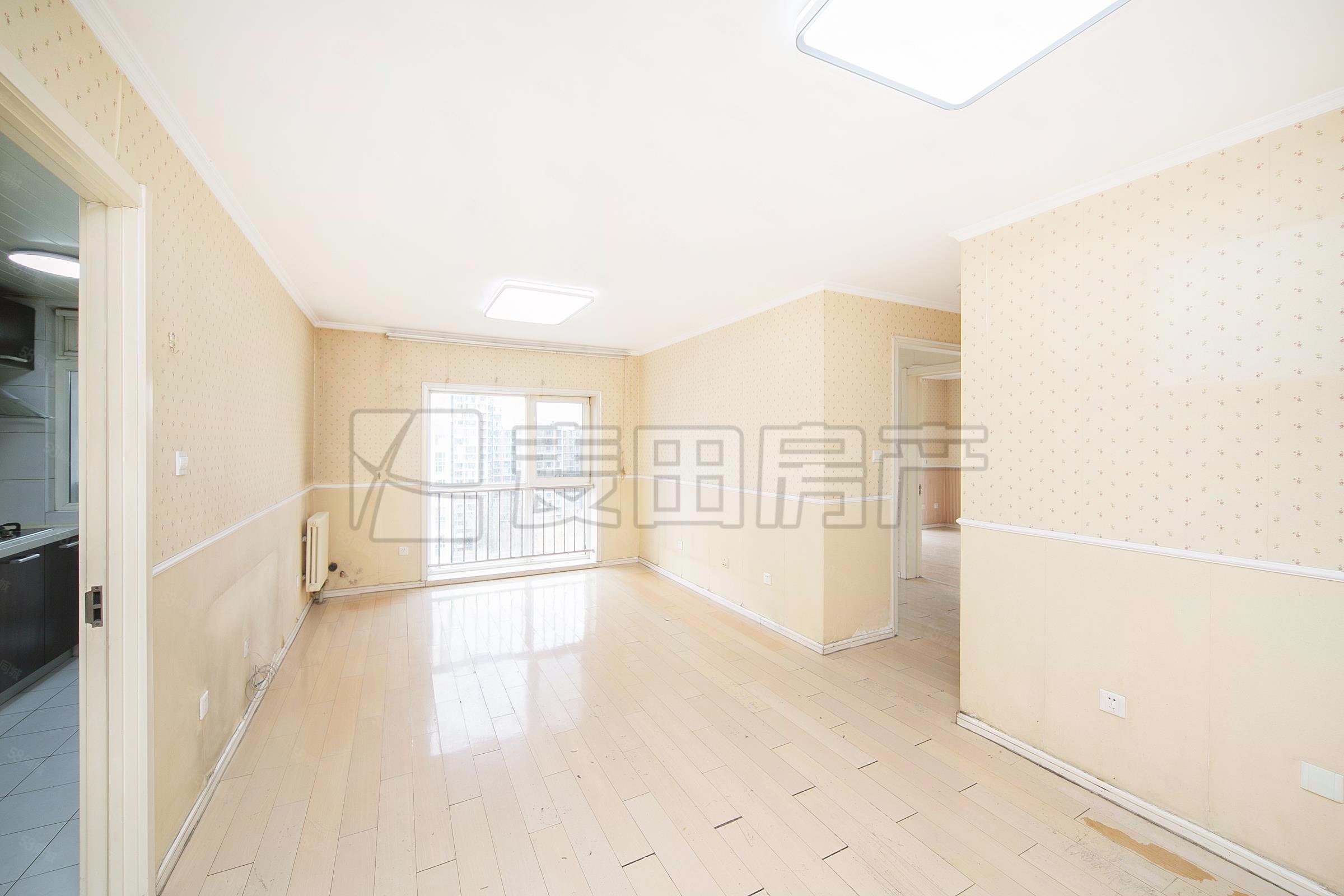 后現代城(C區(qū))3室1廳1衛(wèi)95㎡東北508萬