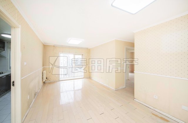 后現代城(C區(qū))3室1廳1衛(wèi)95㎡東北508萬