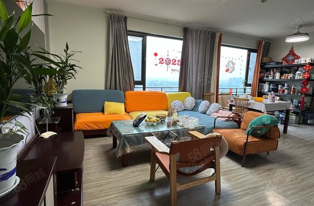 百合新城四室，一梯一户，好楼层，价格可谈