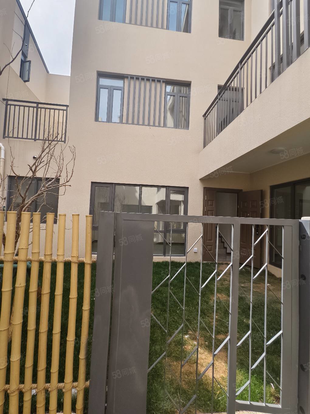 保利春湖(别墅)4室2厅4卫172㎡南北135万