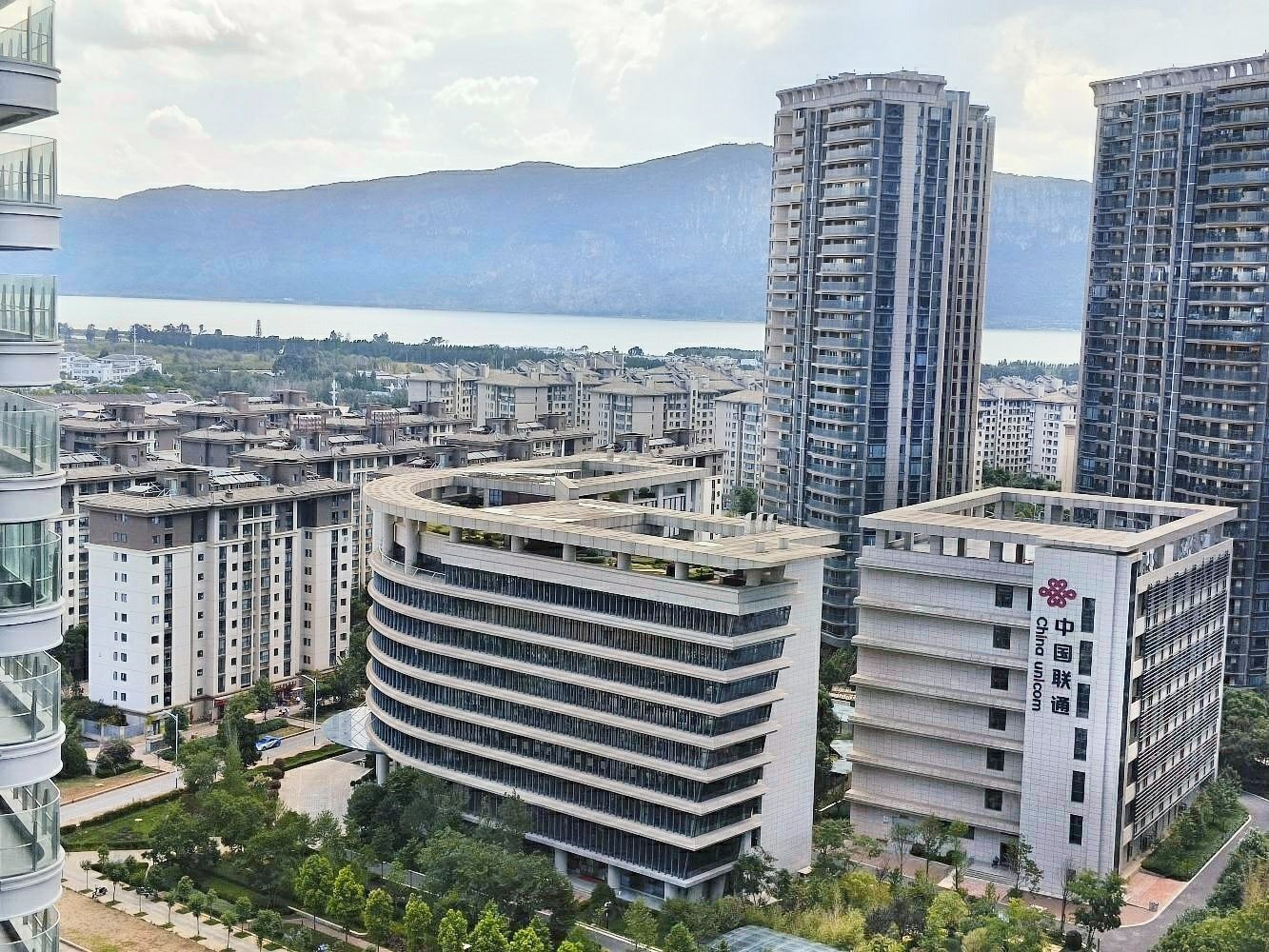 251平观滇大平层,52平大阳台 ,山海湾8号-昆明58同城