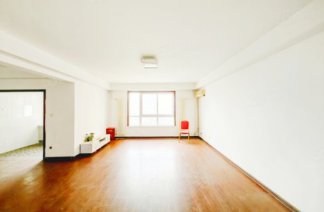 纬五路八号院4室2厅187㎡380万二手房图片