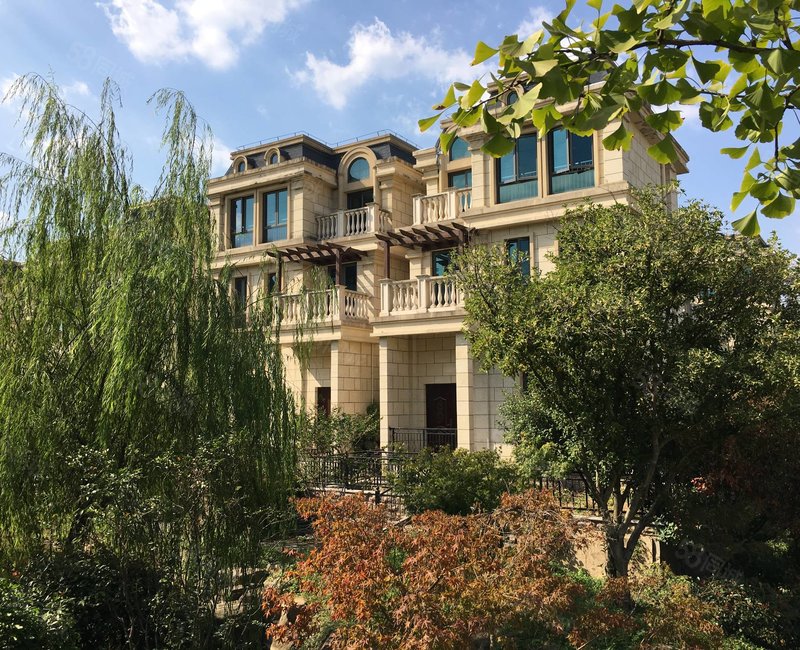 香溪丽舍,本小区维一1套二手房,刚装修7个月,房东杜家委托