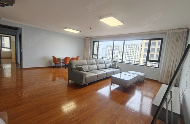 百合新城大平层 独梯独户 送车位储藏室，随时可以看房