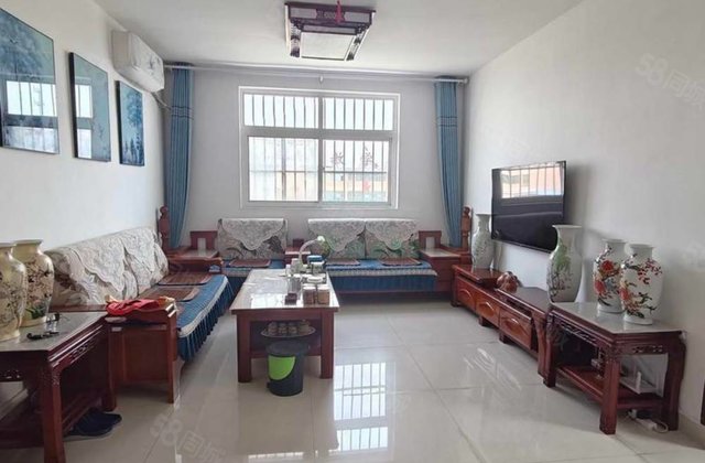 五万入住  业主急卖 嘉明 可做三室  户型方正  看房方便