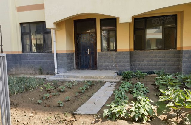 1、2层叠墅，60平向阳小院，246平，低于市场价十几万