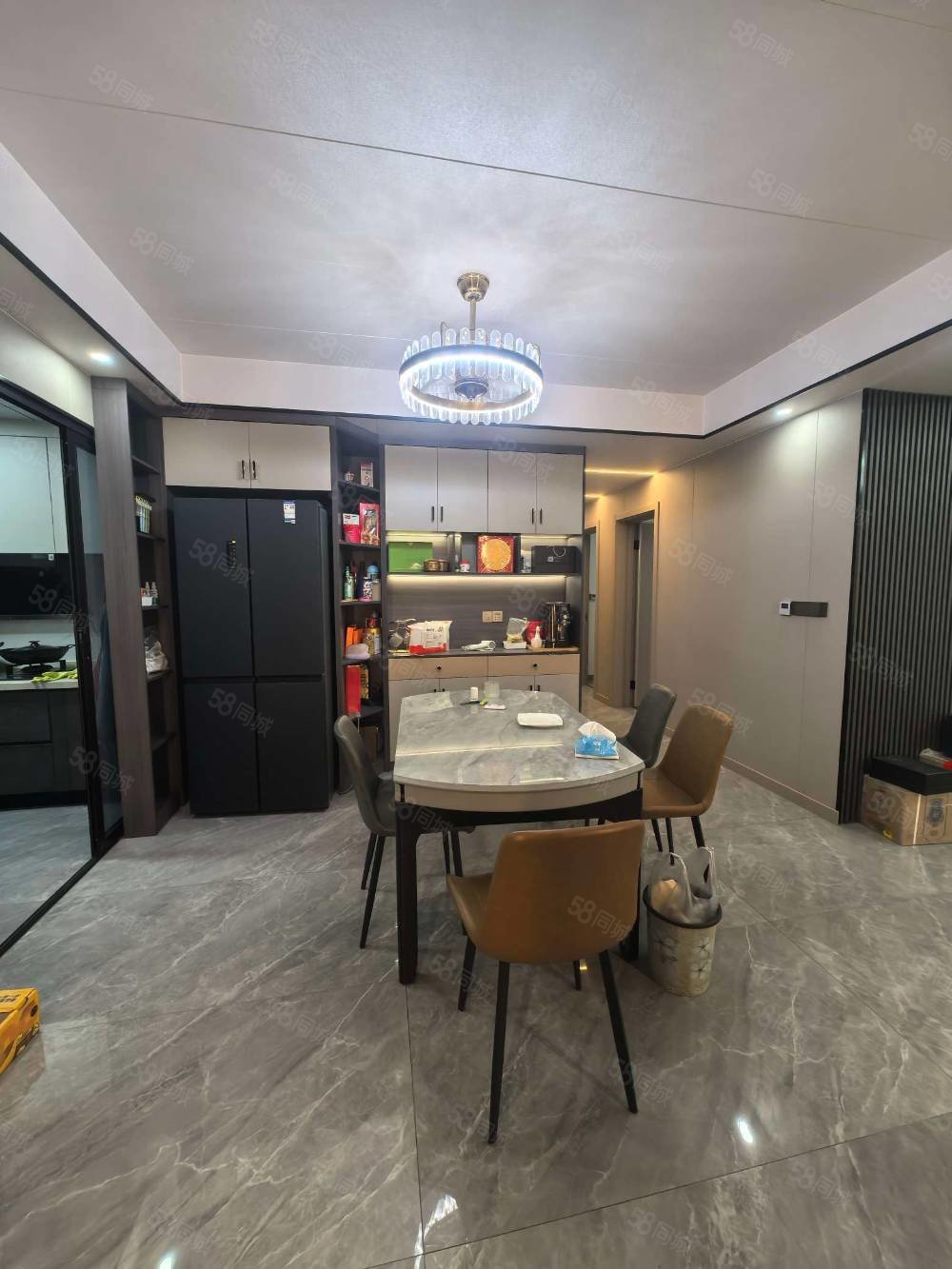 港中旅公元6室2厅3卫180㎡南北199万