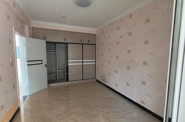 送车位储。精装边户。双卫，昌润莲城，东苑中学