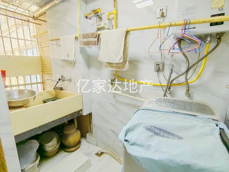 玛塞城3室2厅2卫91.46㎡西北185万