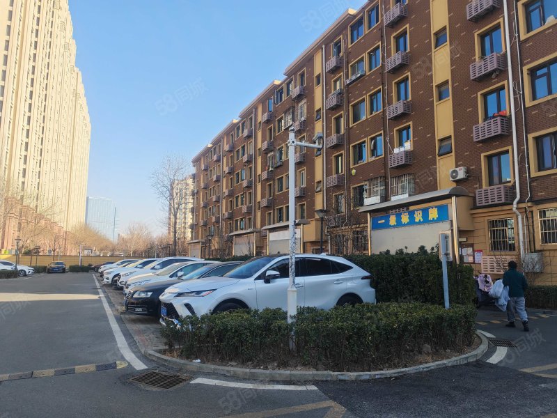 北小園1室1廳1衛(wèi)67.22㎡南180萬