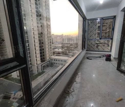 东昌中学 老三中   装修好 中间楼层采光好 带车位地下室