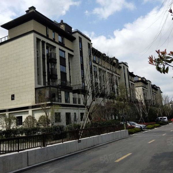 4室 万科官山望 电梯房 精装修134平楼层好 视野无遮挡