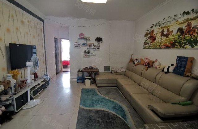 七中附近，锦绣家园！电梯三室中间楼层，看房方便