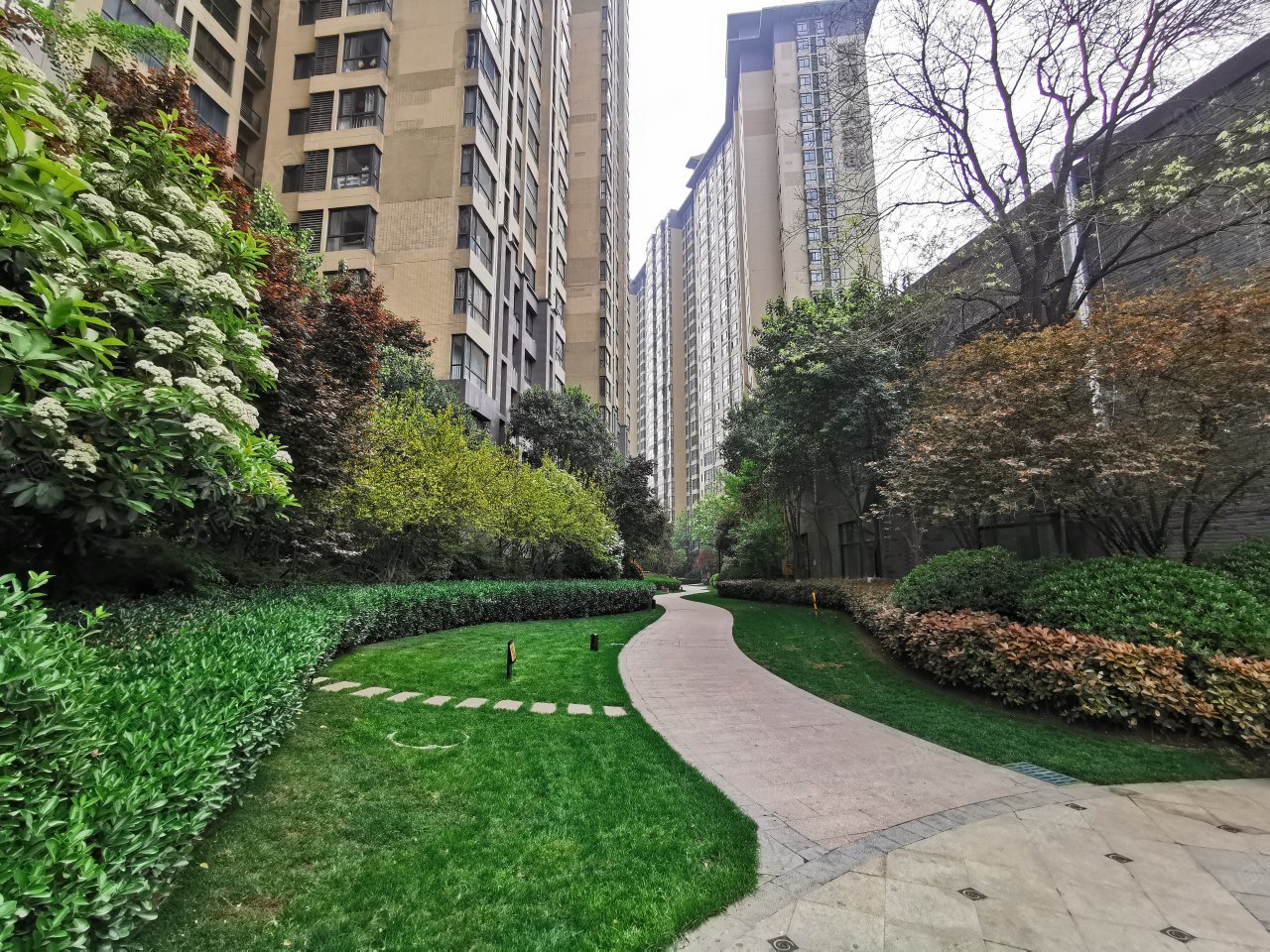 天朗大兴郡蔚蓝青城3室2厅1卫102.43㎡东南164万